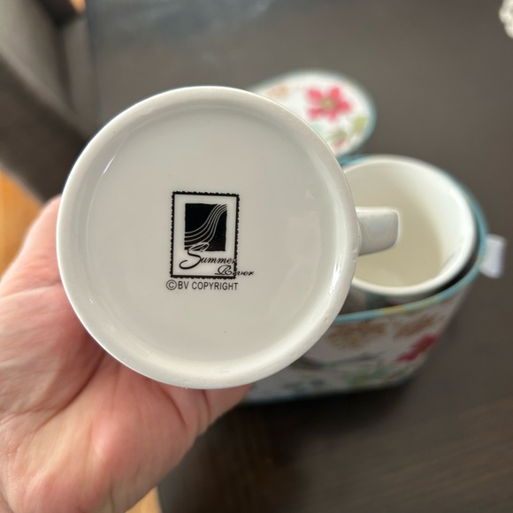 Lightahead Elegant Bone China Two Coffee Mugs Set in Decorative Box - Picture 8 of 12